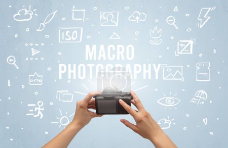 Téléchargez les photos : Prise de vue manuelle avec appareil photo numérique et inscription MACRO PHOTOGRAPHIE, concept de réglages de l'appareil photo - en image libre de droit