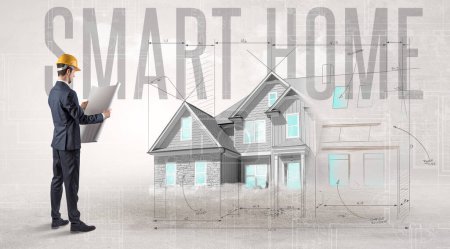Foto de Joven ingeniero sosteniendo plano con inscripción SMART HOME, concepto de planificación de la casa - Imagen libre de derechos