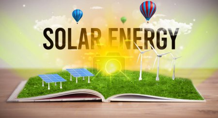 Foto de Libro abierto con inscripción SOLAR ENERGY, concepto de energía renovable - Imagen libre de derechos