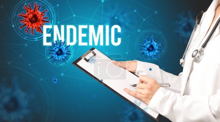 Foto de Médico prescribe una prescripción con inscripción ENDEMIC, concepto pandémico - Imagen libre de derechos