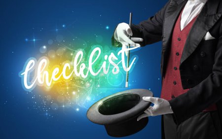 Téléchargez les photos : Main de magicien évoquer avec baguette et l'inscription Checklist, concept d'achat - en image libre de droit