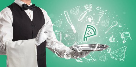 Téléchargez les photos : Serveur tenant plateau d'argent avec tranche d'icônes de pizza qui en sortent, concept d'aliments santé - en image libre de droit