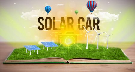Foto de Libro abierto con inscripción SOLAR CAR, concepto de energía renovable - Imagen libre de derechos