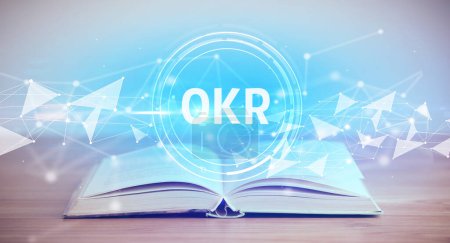 Téléchargez les photos : Livre ouvert avec abréviation OKR, concept de technologie moderne - en image libre de droit