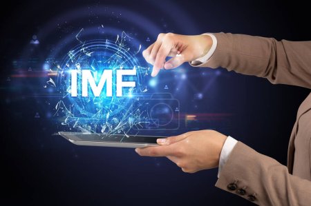 Foto de Primer plano de una pantalla táctil con abreviatura FMI, concepto de tecnología moderna - Imagen libre de derechos