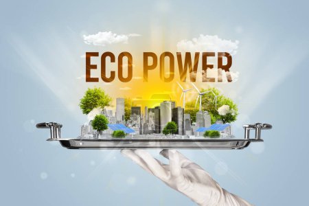 Foto de Camarero sirviendo eco ciudad con inscripción ECO POWER, concepto de energía renovable - Imagen libre de derechos