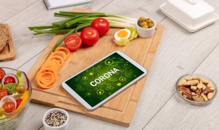 Téléchargez les photos : Compostage sain Tablet Pc avec inscription CORONA, concept boost du système immunitaire - en image libre de droit