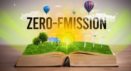 Téléchargez les photos : Livre ouvert avec inscription ZERO-EMISSION, concept d'énergie renouvelable - en image libre de droit