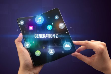 Foto de Empresario sosteniendo un smartphone plegable con inscripción GENERATION Z, concepto de redes sociales - Imagen libre de derechos