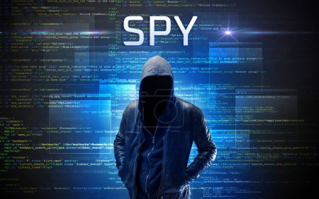 Téléchargez les photos : Hacker sans visage avec inscription SPY sur un fond de code binaire - en image libre de droit