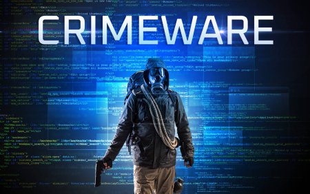 Téléchargez les photos : Hacker sans visage avec inscription CRIMEWARE sur un fond de code binaire - en image libre de droit