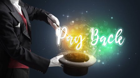 Téléchargez les photos : Main de magicien conjure avec baguette et inscription Pay Back, concept de shopping - en image libre de droit