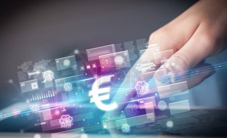 Foto de Primer plano de una mano usando tableta con iconos del euro saliendo de ella, concepto de moneda digital - Imagen libre de derechos