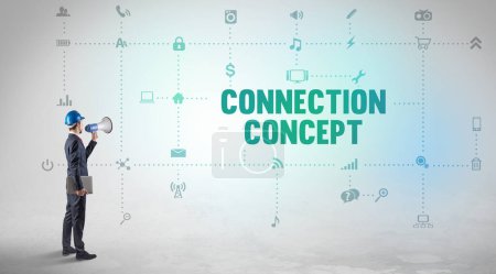 Foto de Ingeniero trabajando en una nueva plataforma de redes sociales con el concepto de inscripción CONCEPT CONNECTION - Imagen libre de derechos
