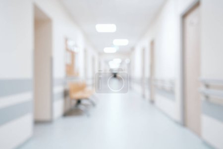 Téléchargez les photos : Lumineux, fond vide couloir de l'hôpital déconcentré avec espace de copie - en image libre de droit
