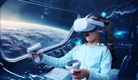 Téléchargez les photos : Metaverse et concept enfant, enfant utilisant le casque de réalité virtuelle dans le jeu d'aventure spatiale. Petite fille regardant dans des lunettes VR futuristes et s'amusant. Thème de la technologie, de la fantaisie et du jeu - en image libre de droit