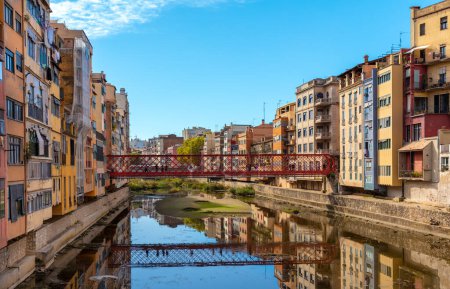 Téléchargez les photos : Maisons colorées à Gérone, Catalogne, Espagne - en image libre de droit