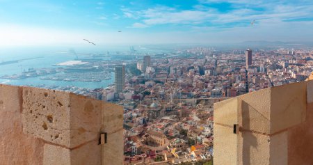 Téléchargez les photos : Vue panoramique de la ville d'Alicante, Espagne - en image libre de droit