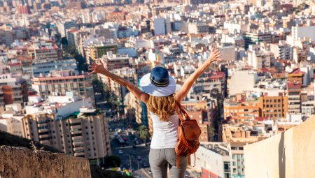 Foto de Happy traveler woman looking at panoramic spanish city landscape- Alicante - Imagen libre de derechos