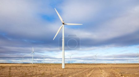 Foto de Windmill- wind turbine in wheat fiel and cloudy - Imagen libre de derechos