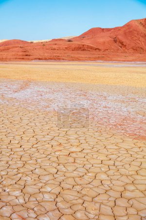 Foto de Paisaje del desierto en Marruecos-sequía agrietado paisaje - Imagen libre de derechos