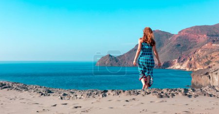 Téléchargez les photos : Femme avec robe bleue en Espagne, Andalousie - en image libre de droit