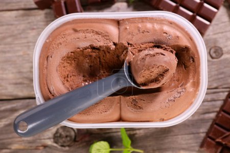Téléchargez les photos : Crème glacée au chocolat close up - en image libre de droit