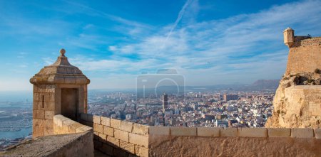 Téléchargez les photos : Alicante paysage urbain vue panoramique en Espagne - en image libre de droit