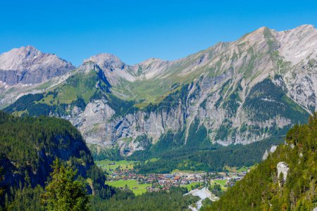 Foto de Suiza paisaje panorámico y vista al pueblo - Imagen libre de derechos