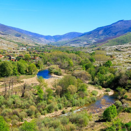 Foto de Hermoso paisaje rural en el valle de Jerte, España - Imagen libre de derechos