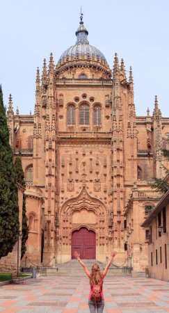 Téléchargez les photos : Une des tours de la Nouvelle Cathédrale de Salamanque en Espagne - en image libre de droit