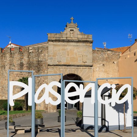 Téléchargez les photos : Plasencia- ville en Espagne - en image libre de droit