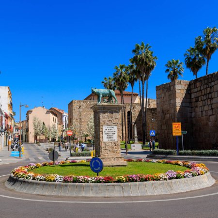 Téléchargez les photos : Mérida ville avec réplique de la statue du loup Romulus Espagne-2023 - en image libre de droit
