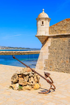 Téléchargez les photos : Tourisme touristique en Algarve- Vacances d'été, Voyage en Europe- Portugal- Lagos - en image libre de droit