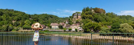 Foto de Turismo turístico en el pueblo de Limeuil- Viajar en Francia - Imagen libre de derechos
