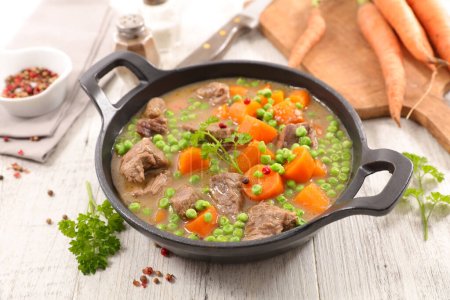 beef stew with carrot and pea