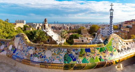 Téléchargez les photos : Vue panoramique du parc Guell à Barcelone, Espagne - en image libre de droit