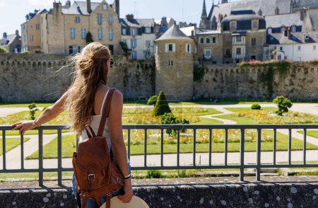 Téléchargez les photos : Visite touristique de la ville de Vannes - remparts et remparts de la ville de Vannes, France- Morbihan, Bretagne - en image libre de droit