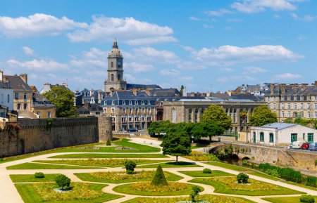 Téléchargez les photos : Paysage urbain de Vannes - remparts et remparts de la ville de Vannes, France- morbihan, Bretagne - en image libre de droit