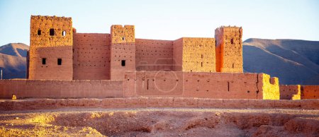 Foto de Antigua ruina Kasbah en Marruecos-Atlas montaña - Imagen libre de derechos