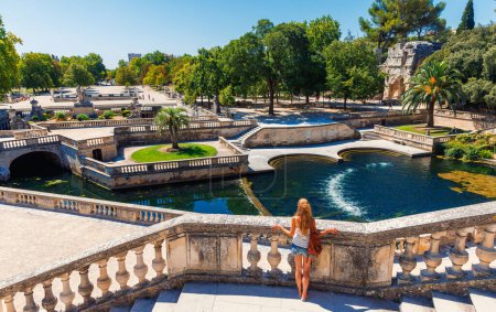 Téléchargez les photos : Les jardins de la Fontaine- Nîmes en France- tourisme d'excursion, voyage, vacances en France - en image libre de droit