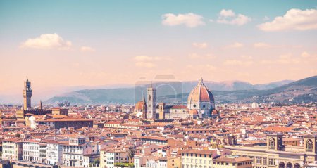 Téléchargez les photos : Vue panoramique du paysage urbain de Florence en Italie- Toscane - en image libre de droit