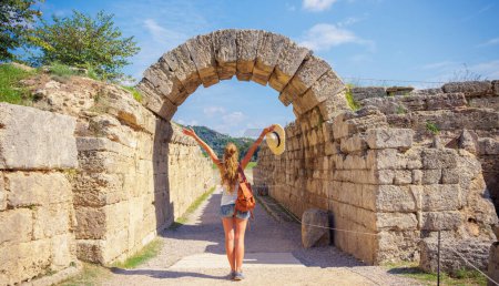 Turismo turístico en Grecia-Peloponeso, Ruinas en la antigua Olimpia, sitio arqueológico