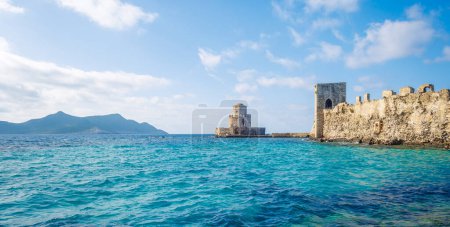 Téléchargez les photos : Tour tourisme, voyage en Europe- Grèce, Péloponnes- château de Methoni - en image libre de droit