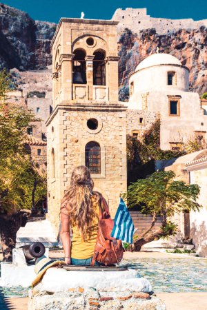 Téléchargez les photos : Village pittoresque en Grèce, ville de Monmvasia en Lakonie- Péloponnèse en Grèce - en image libre de droit