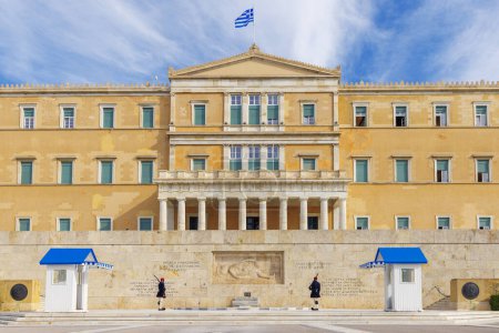 Foto de Grecia, Atenas, 2 de noviembre de 2023- Edificio del Parlamento helénico - Cambio de guardia - Imagen libre de derechos