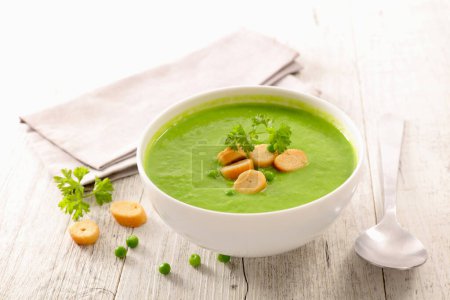 Téléchargez les photos : Bol de soupe de légumes verts - en image libre de droit