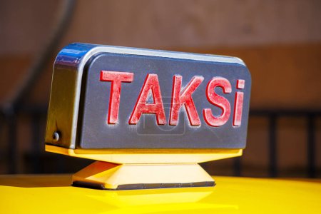 Téléchargez les photos : Taxi- Taxi turc dans la rue Istanbul Turquie - en image libre de droit