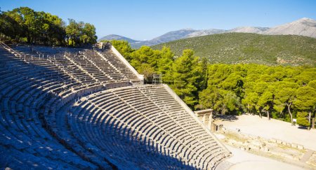 Foto de Epidaurus anfiteatro, teatro antiguo Epidaurus, Peloponeso, Grecia - Imagen libre de derechos