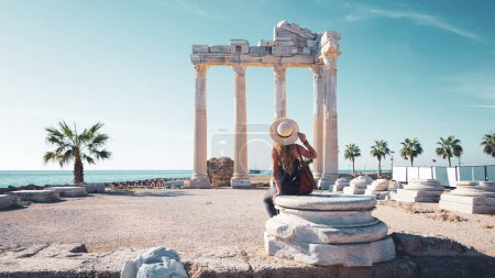Téléchargez les photos : Temple d'Apollo ruines anciennes- tourisme d'excursion en Turquie, Antalya, Côté - en image libre de droit